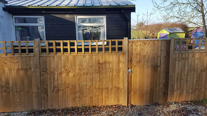 Closeboard panels & gate Nettlebed Sawmill